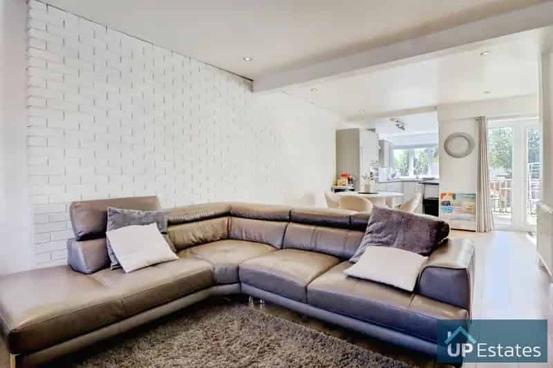 3 Bedroom Mid Terrace House to Rent