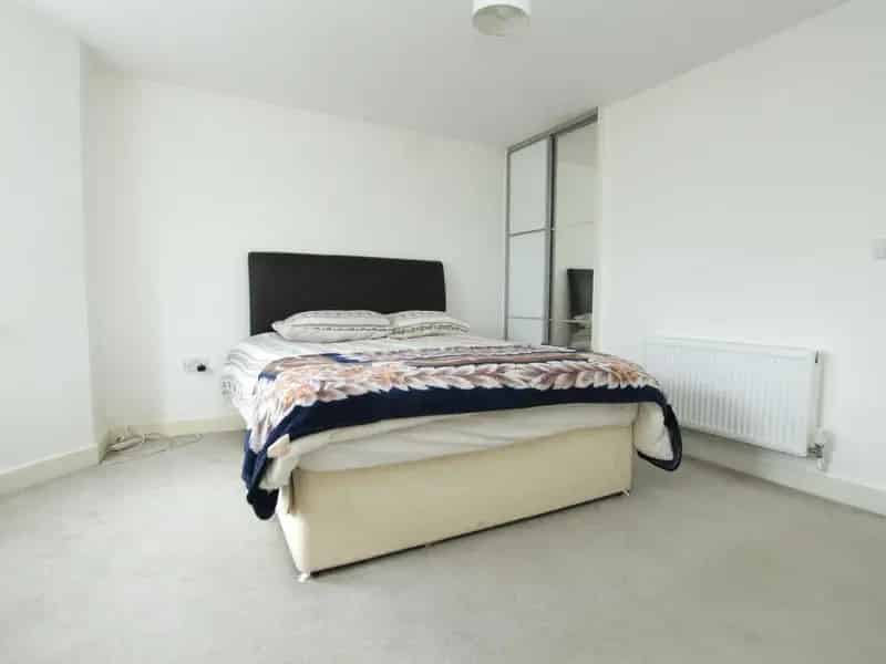 2 Bed Flat for Sale near Poole Hospital