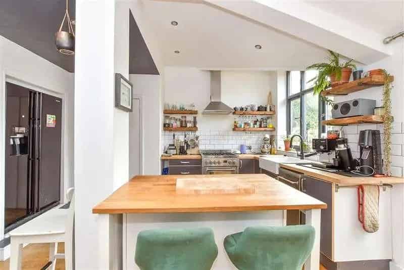 2 Bed Victorian House for Sale Near Town Centre