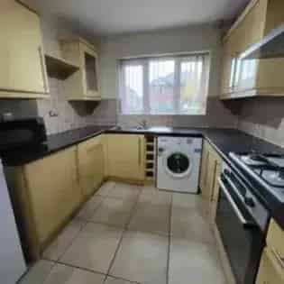 4 Bedroom 74m² Flat Manchester Professionals Students
