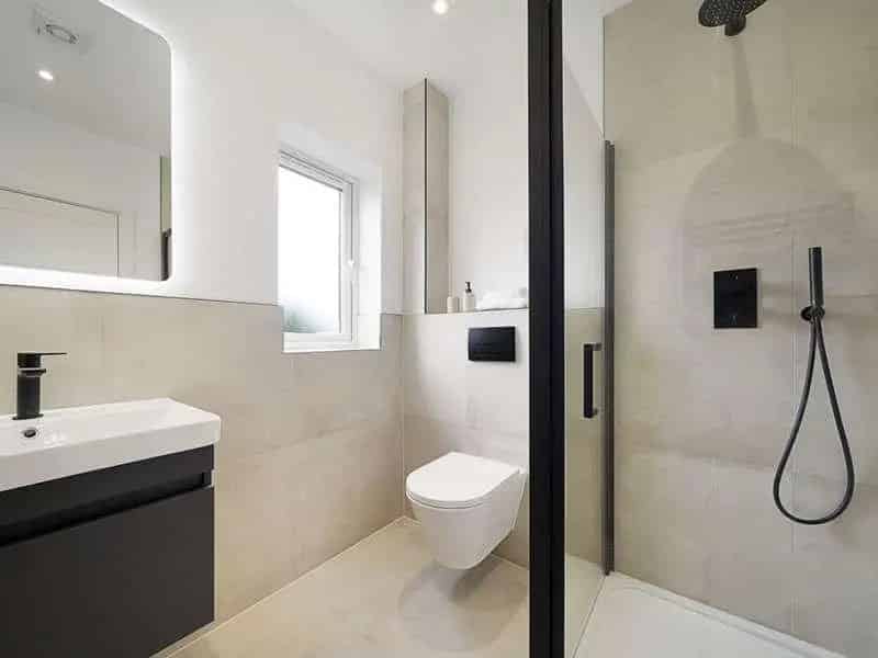 1 Bed Flat for Sale Willesden Cricklewood 530 sq ft Loft Storage