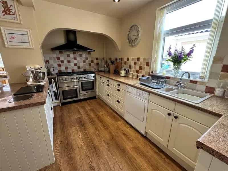 4 Bed Detached House For Sale