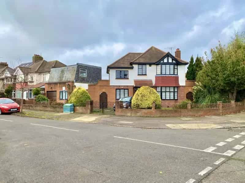 4 Bedroom Detached House For Sale Hayes