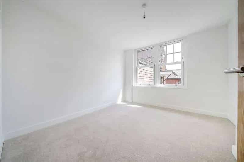 2 Bed Flat for Sale Near Farncombe Station