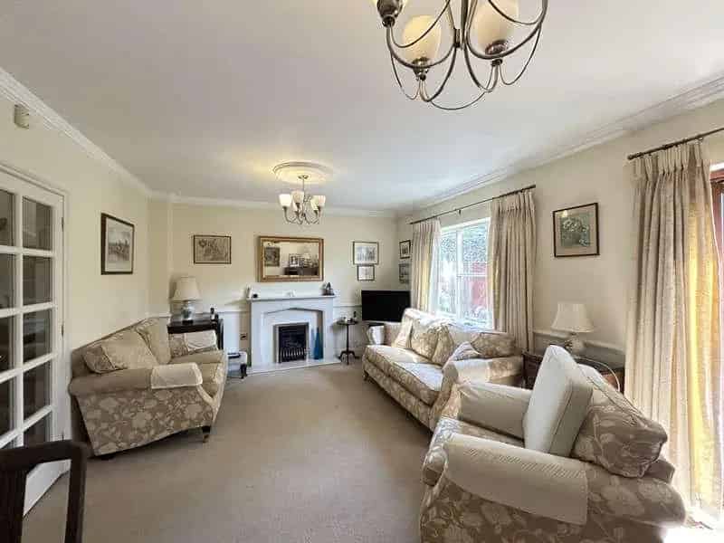 4 Bed Townhouse Ely City Centre Modern Family Home Garage Garden En-suite