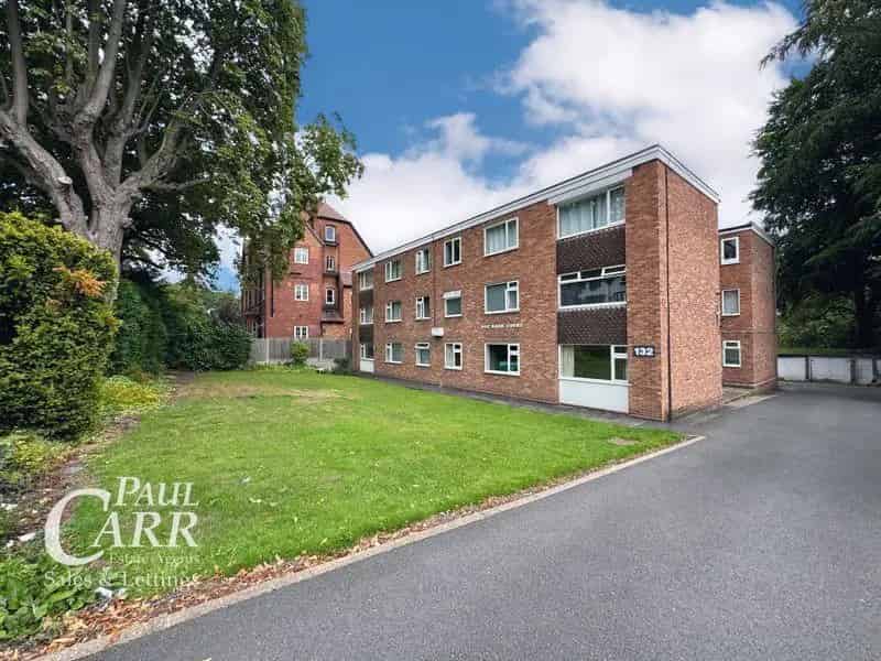 2 Bedroom Apartment for Sale - Modern Ground Floor Flat with Garage