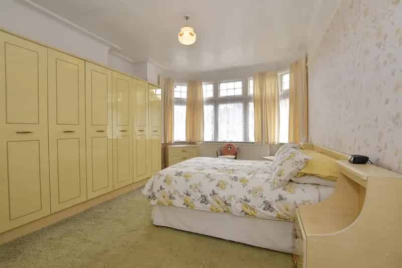 4 Bedroom End of Terrace House for Sale Near Ilford