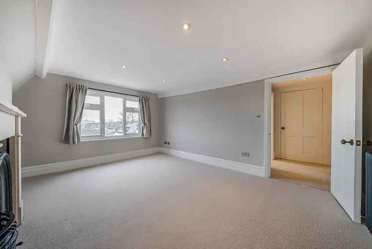 Flat For Sale in London, England