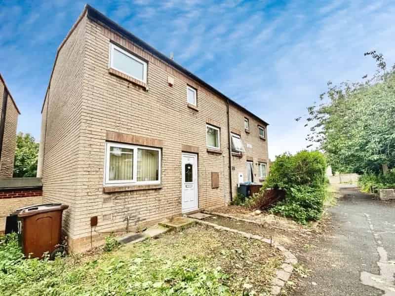 2 bedroom House
 To Let 
Total Size: 851 SQ FT