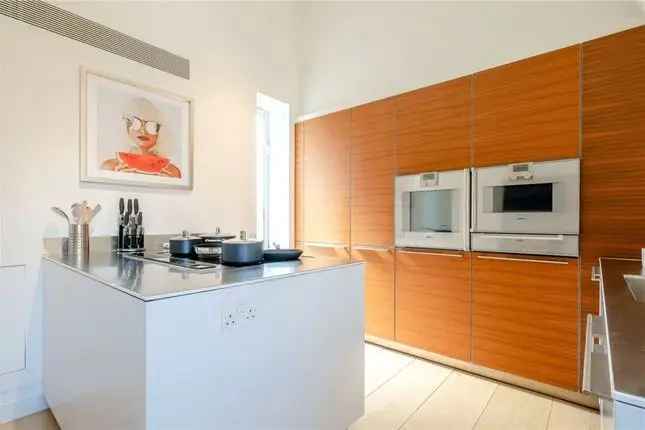 Flat to rent in Green Street, London W1K