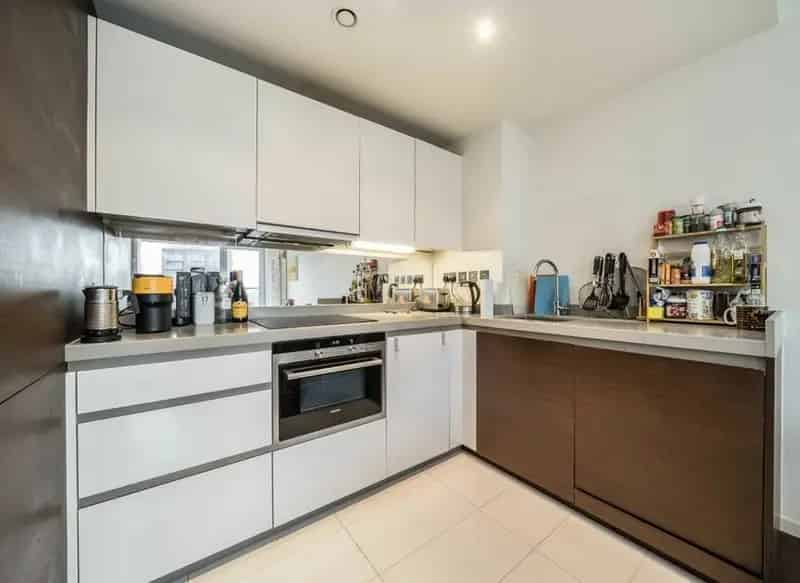 Large 1-Bed Dockside Apartment with River Views Near South Quay