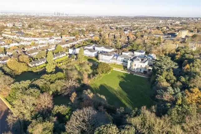Five Bedroom Family Home in Henry Tate Mews London
