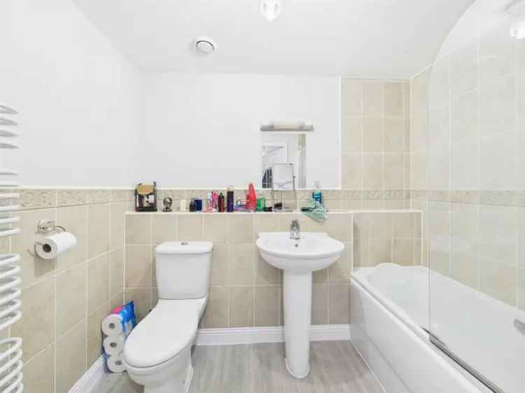 2 Bedroom Flat For Sale Witham St Hughs
