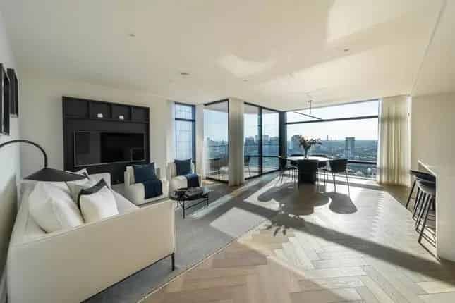 Luxury 3-Bed Duplex Penthouse in Principle Tower London