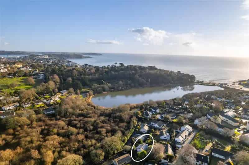 2 Bedroom Detached Bungalow for Sale near Swanpool Beach