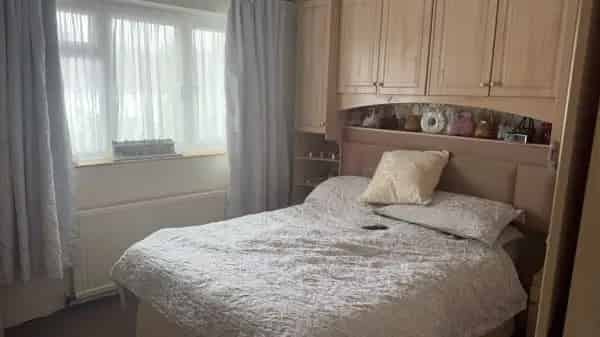 3 Bed House Big Garden
