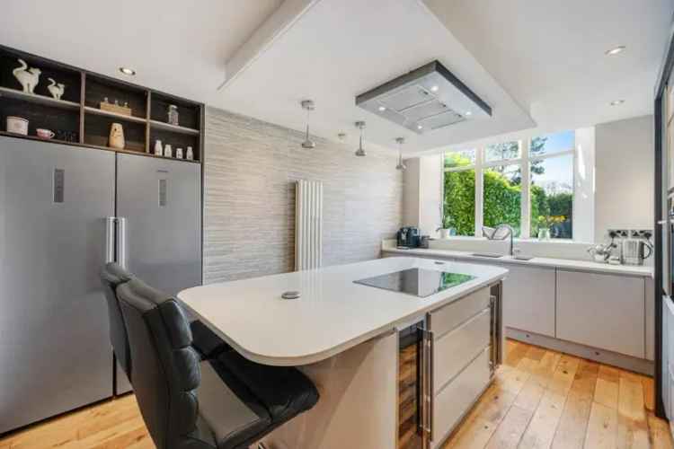 4 Bedroom Link Detached House for Sale