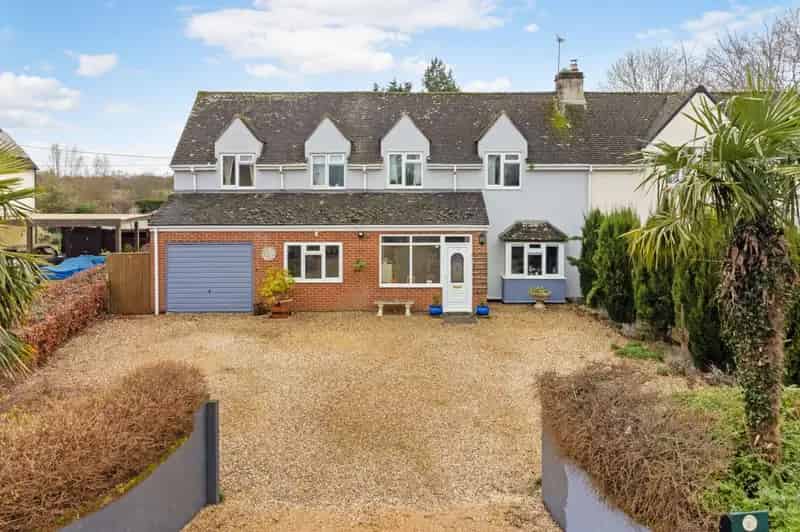 4 Bedroom Semi-Detached House for Sale in Cotswolds