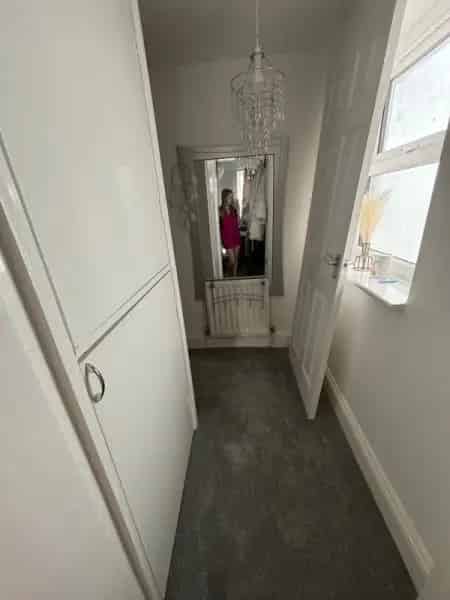 Spacious Maisonette Near Shops and Transport Newly Decorated