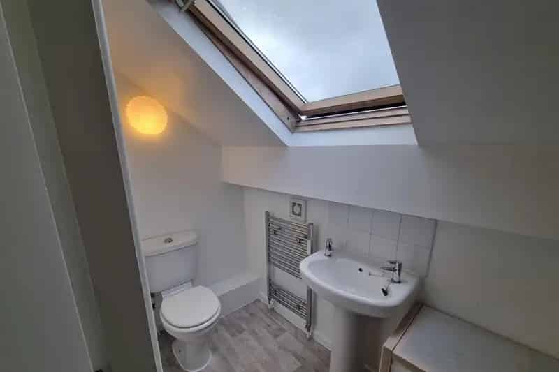 Spacious 3-Storey House with Ensuite near Warrington Hospital