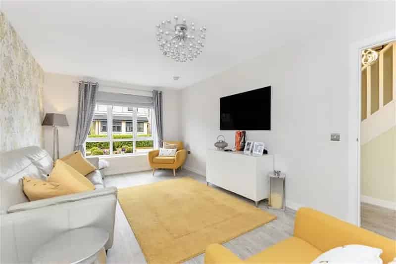 4 Bed Detached House with 2 Reception Rooms East Calder