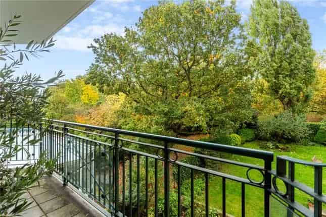Flat for sale in Elsworthy Road, Primrose Hill, London NW3