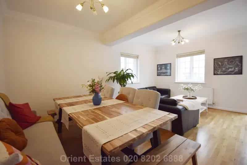 3 Bedroom Flat House to Rent