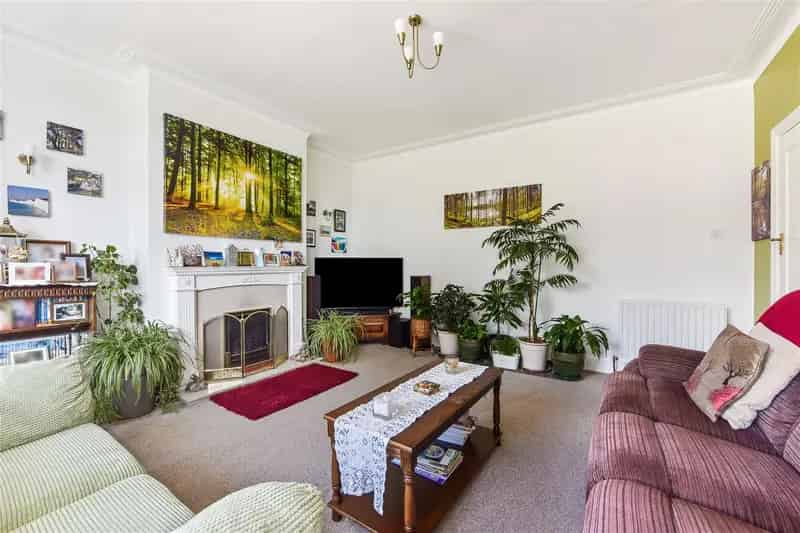 4 Bedroom Detached House to Rent Drayton Carmarthen Avenue