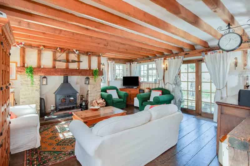 3 Bedroom Detached Cottage in Picturesque Village Setting