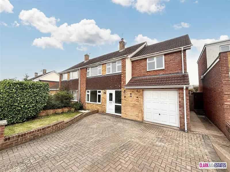 4 Bedroom Semi-Detached House for Sale