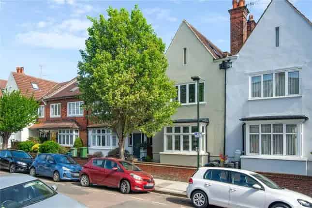 Terraced House for Sale in Clavering Avenue Barnes London SW13