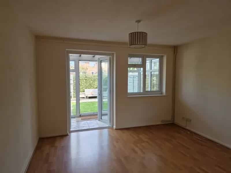 2 Bedroom House To Rent Available 2025