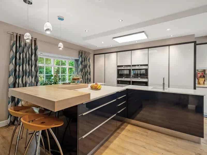 6 Bedroom Detached House for Sale Winchester