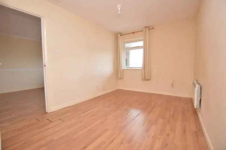 1 Bedroom Flat For Sale Knaphill - Modernisation Needed