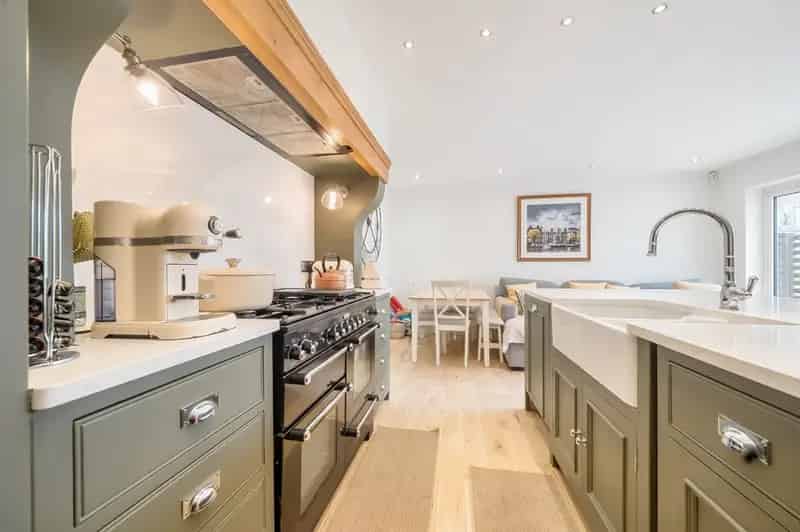 4 Bedroom Detached House Near Chichester City Centre