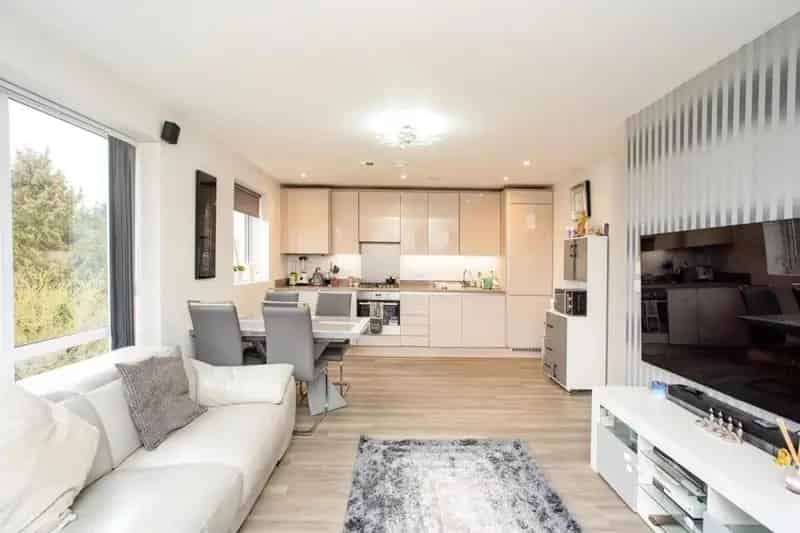 Two Bedroom Apartment Near North Watford Station