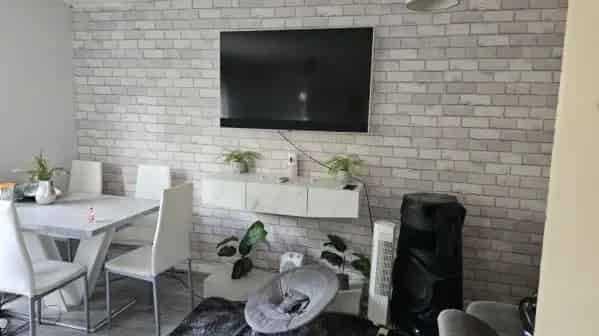 2 Bed Terraced House Pet Friendly Garden Near Stations