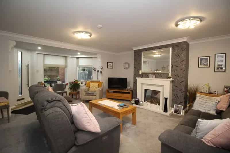 2 Bedroom Flat for Sale Bridlington Seafront Ensuite Baths No Onward Chain