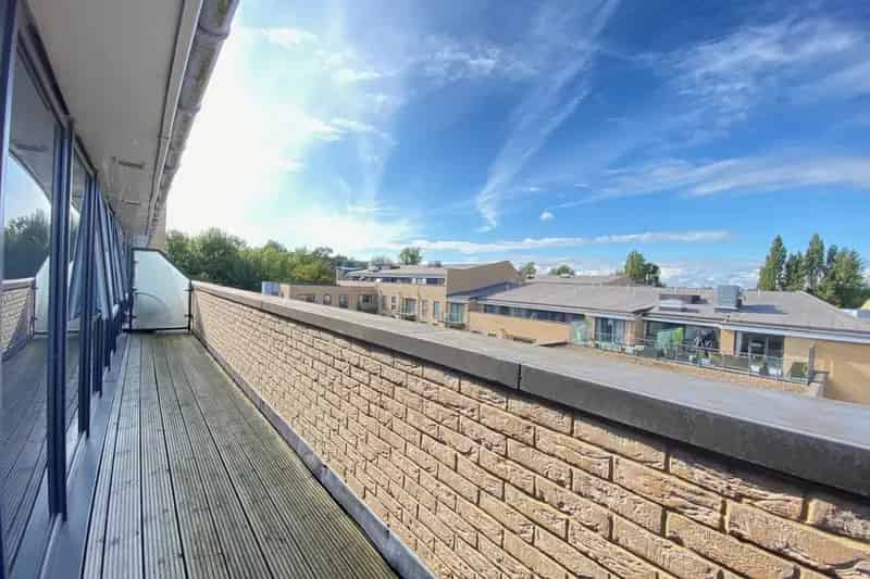 2 Bed Penthouse Apartment Near Apsley Station