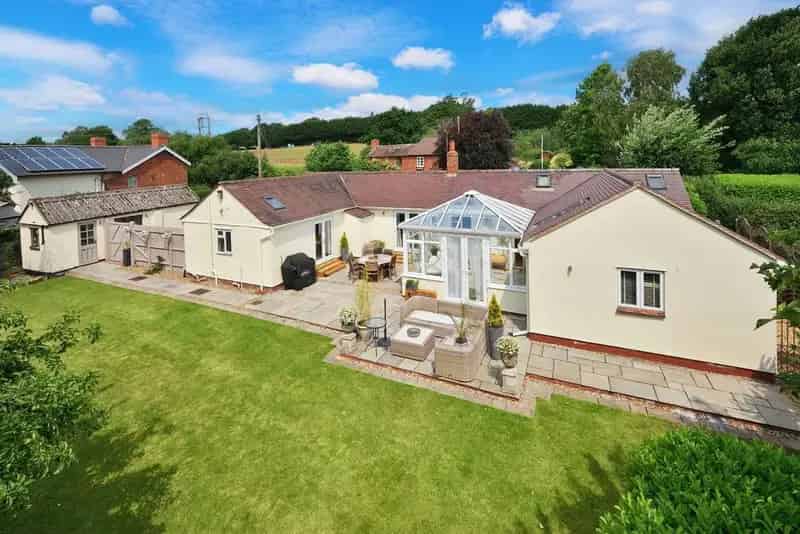 3 Bedroom Detached Bungalow for Sale in Bromsberrow Heath