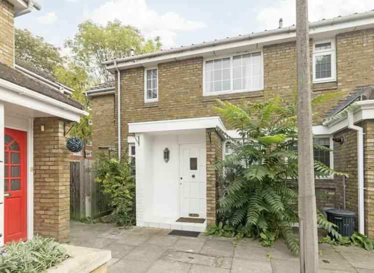 3 Bedroom House West Putney Off Street Parking