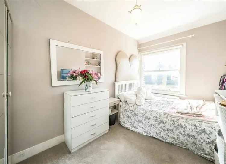 Two Double Bedroom Victorian Flat Near Oval and Stockwell