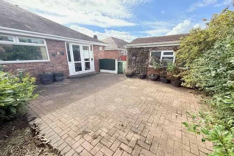 2 bed house for sale