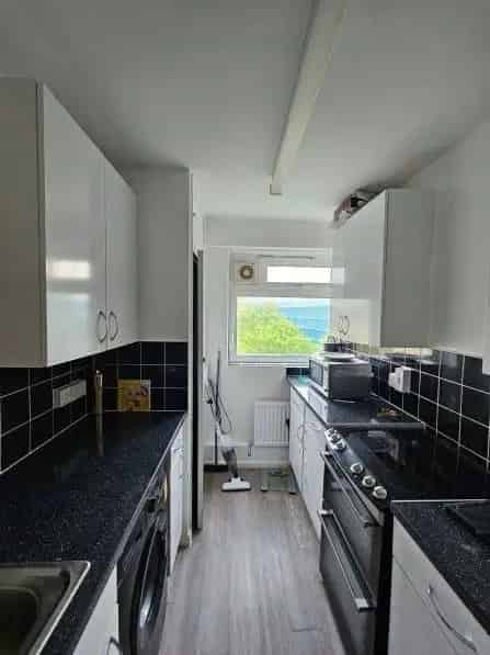 Spacious 1 Bed Flat Near Surrey Quays Station