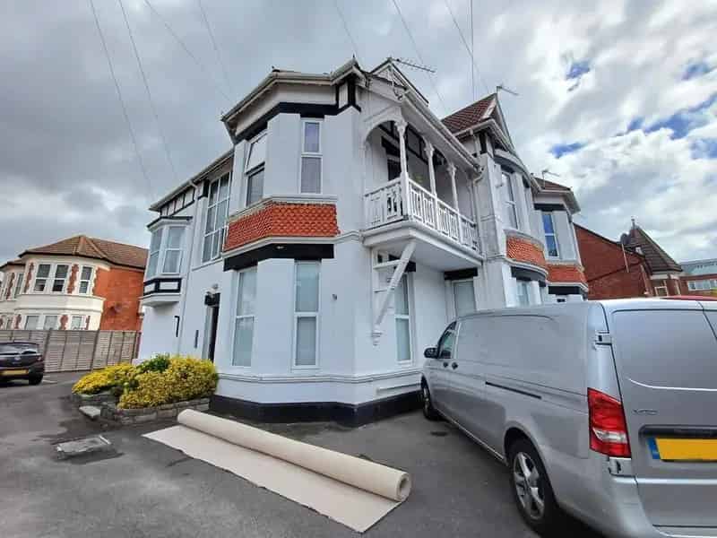 Spacious 1 Bedroom Apartment Near Bournemouth Beach