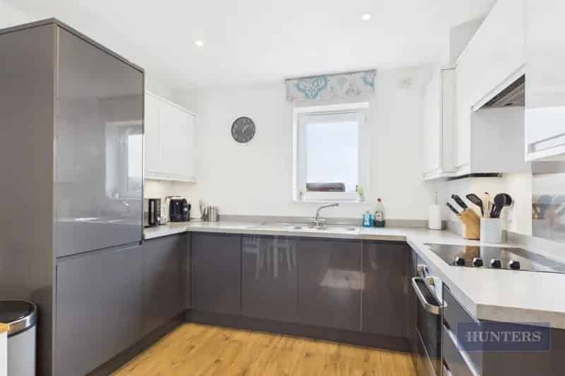 2 Bedroom Flat for Sale Meridian Waterside