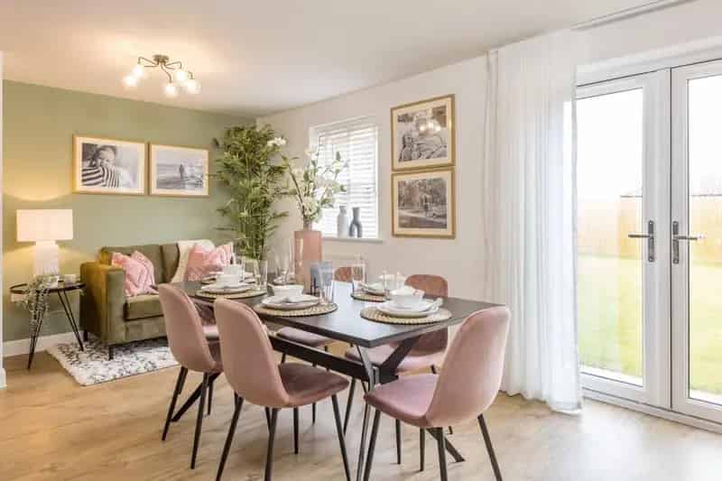 4 Bed House for Sale West Facing Garden Garage