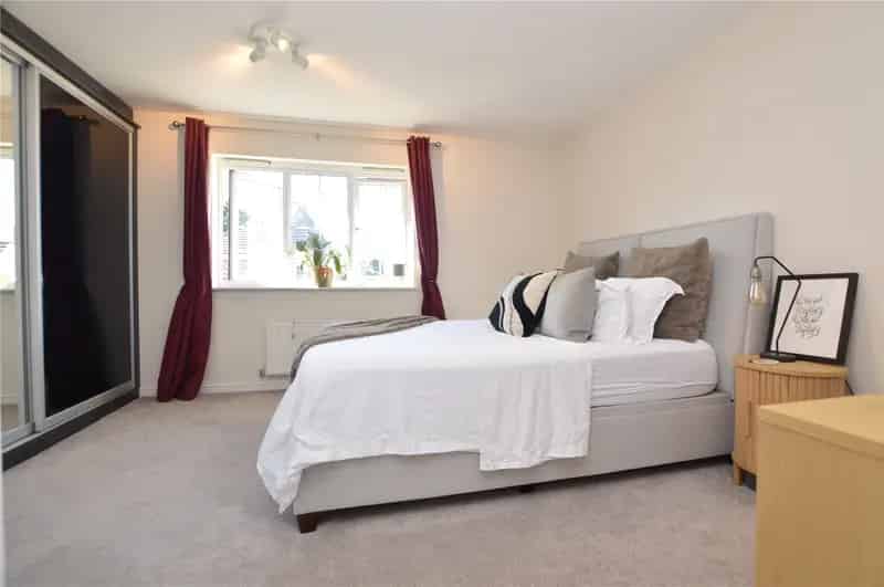 3 Bed Townhouse Castle Lodge Development Modern Kitchen En Suite Garage Gardens