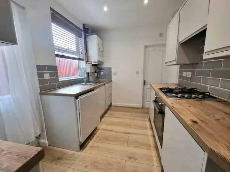 3 Bedroom Terrace House Ipswich Modern Kitchen Garden Parking