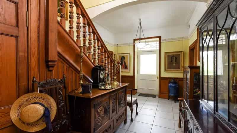 Keillor House & Cottage: 9.4 Acres, Swimming Pool, Peaceful Country Living